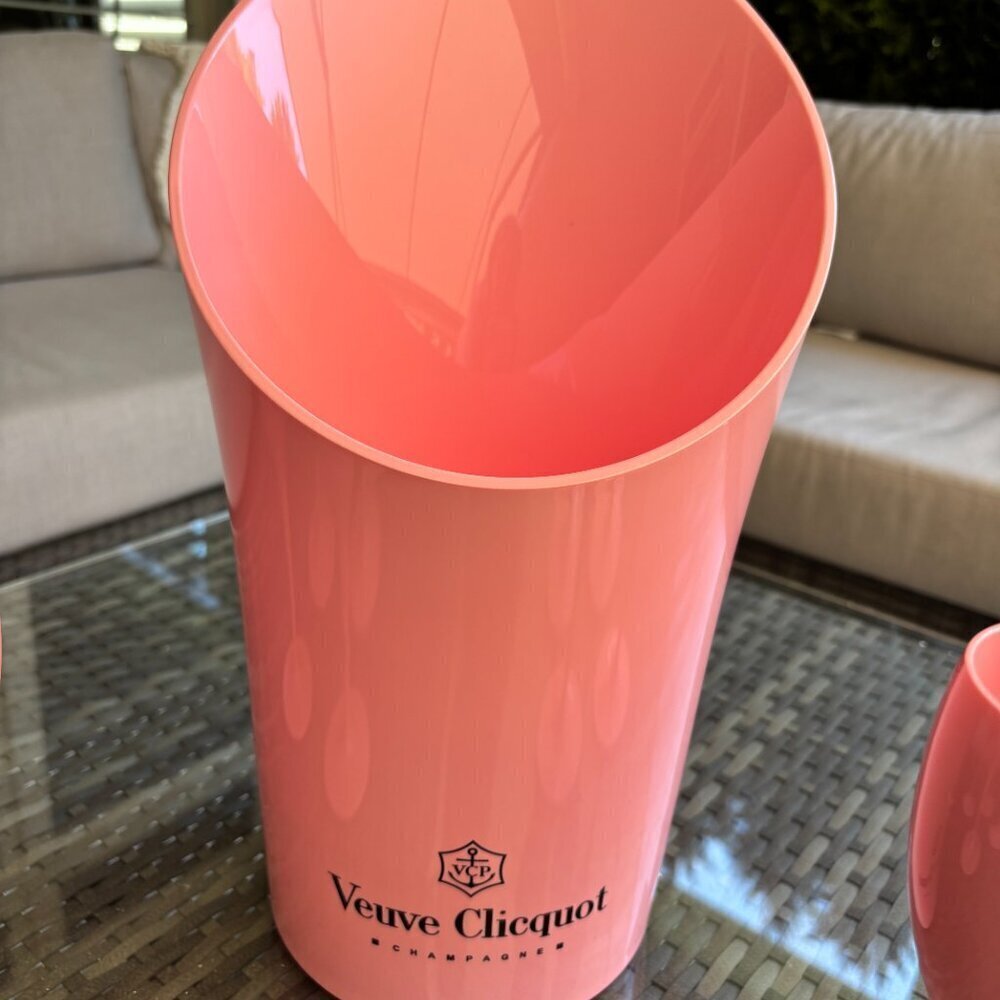 *NEW* Veuve Clicquot Set - 1 Pink Champagne Bucket & 8 Pink Flutes - Picture 4 of 5